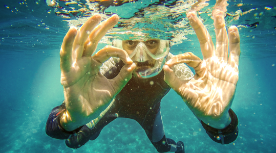 scuba diver giving the A Ok sign with both hands